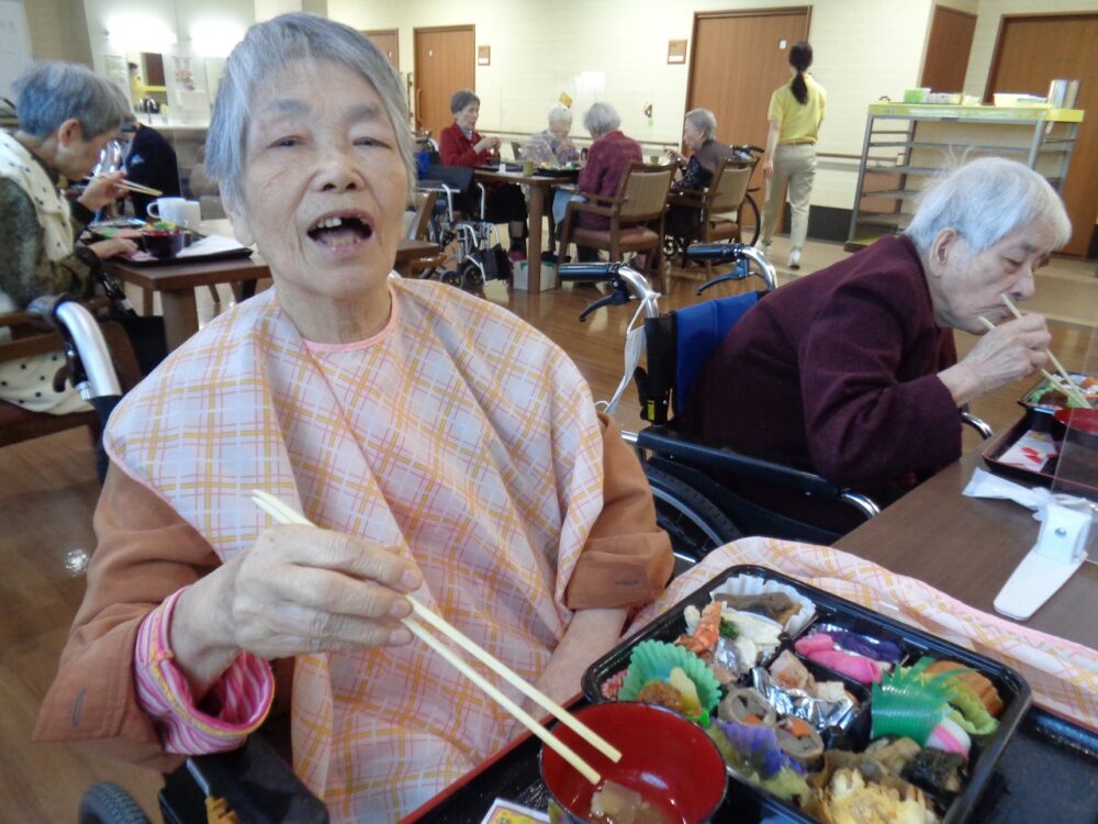 静岡市葵区有料老人ホーム_新年のお食事イベント