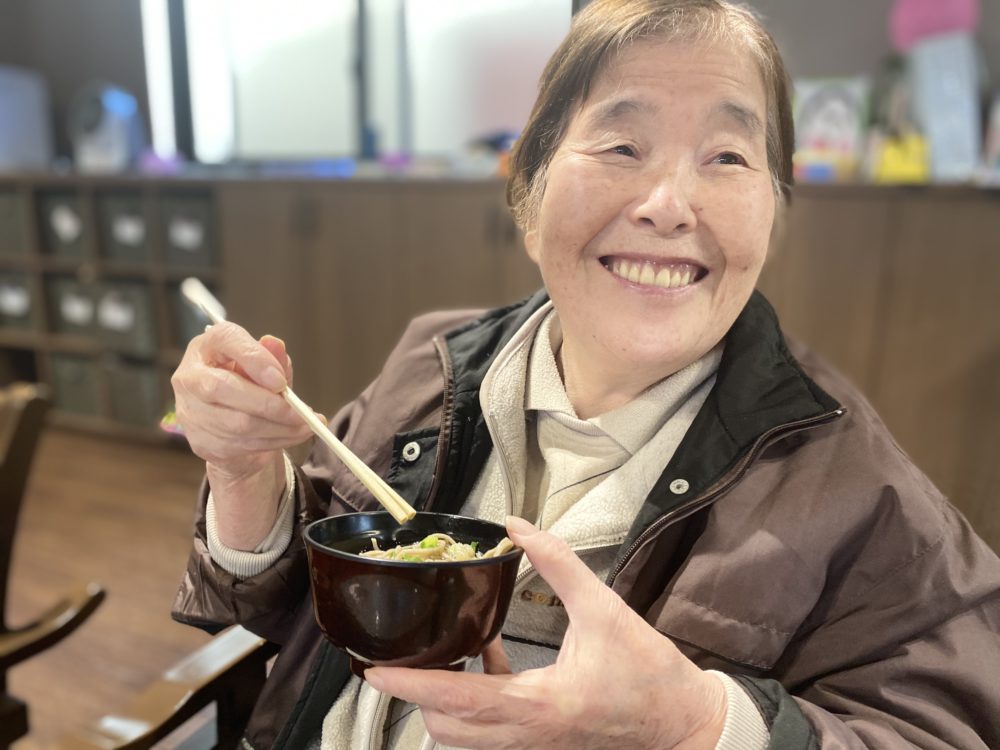 老人ホームの食事_食事風景