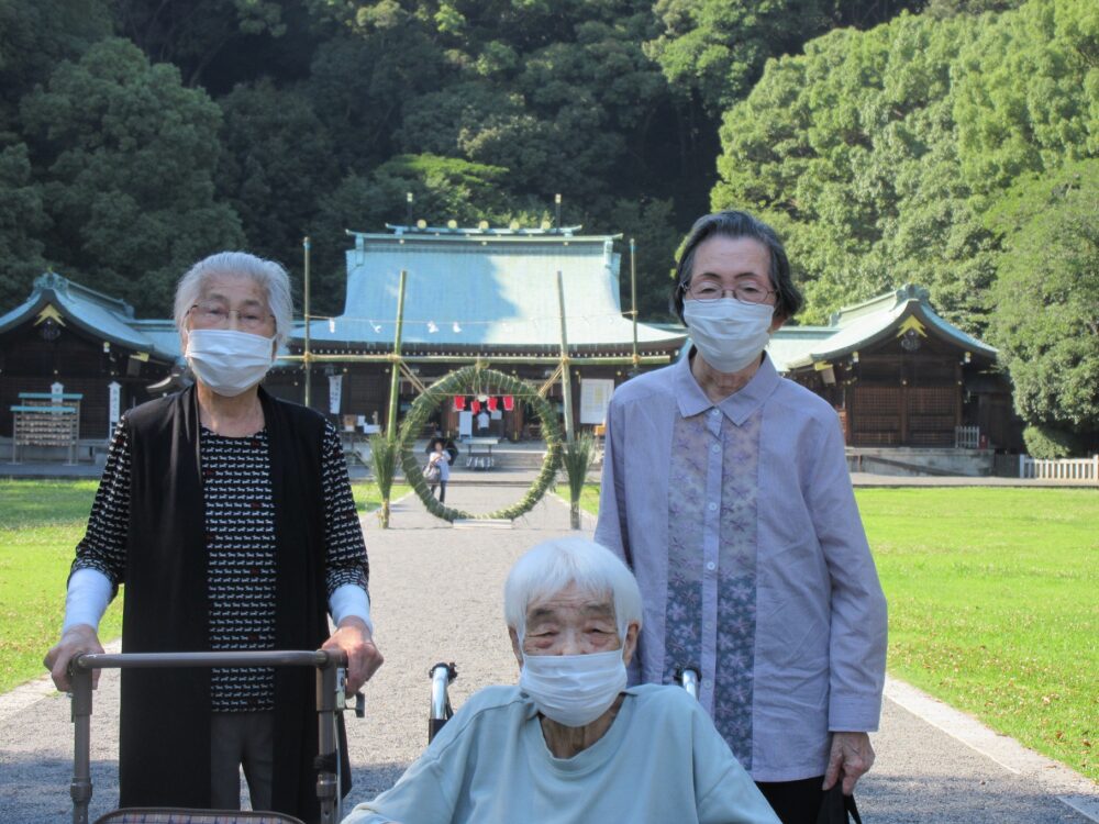 静岡市葵区有料老人ホーム_護国神社「茅の輪くぐり」