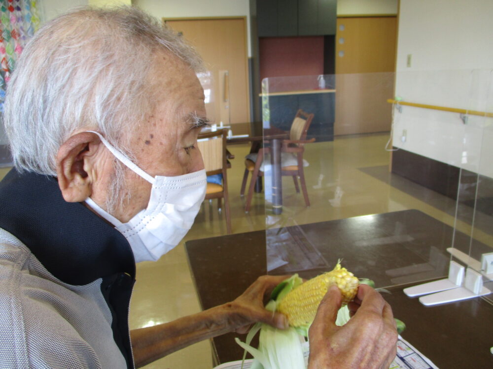 静岡市駿河区有料老人ホーム_夏の味覚とうもろこし