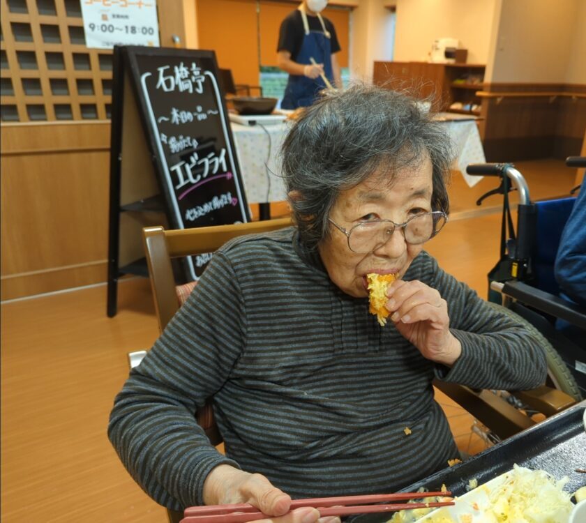 藤枝市老人ホーム_エビフライ