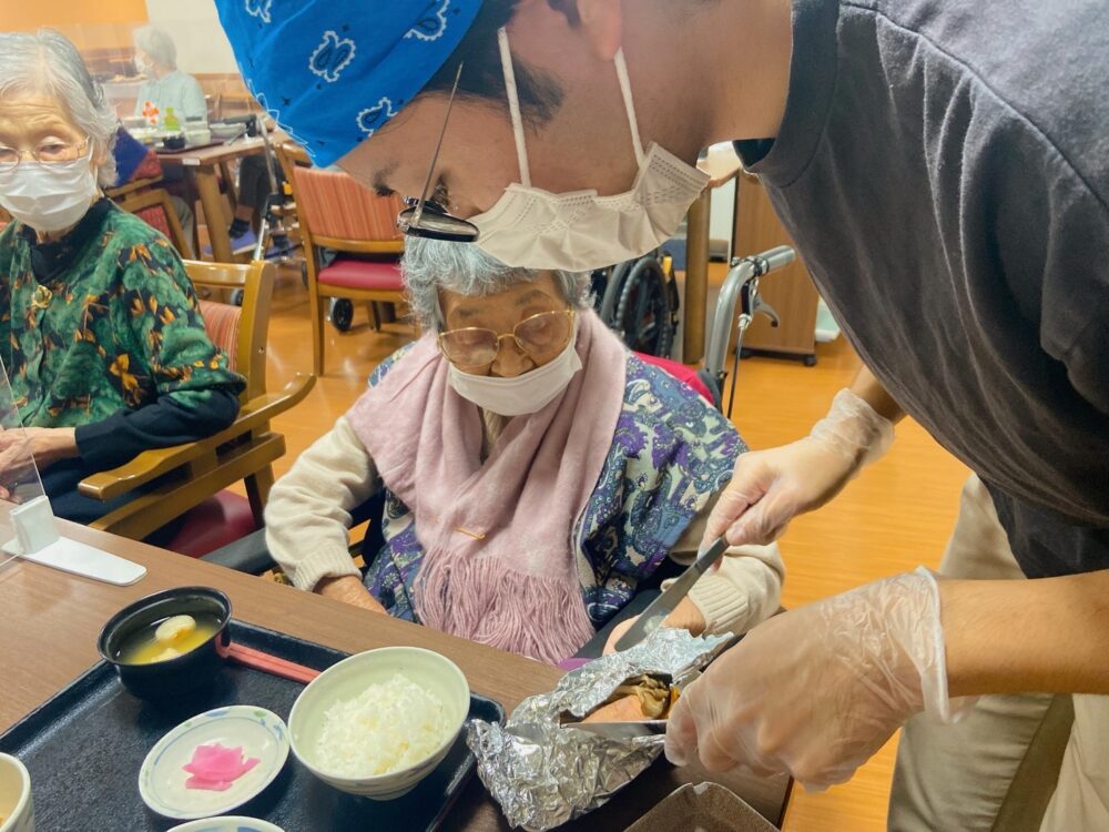 藤枝市老人ホーム_11月石橋亭_鮭のホイル焼き