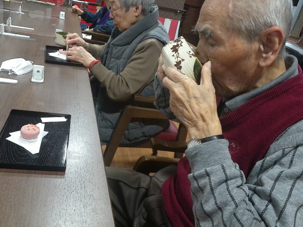 駿東郡長泉町老人ホーム_1月のお茶会