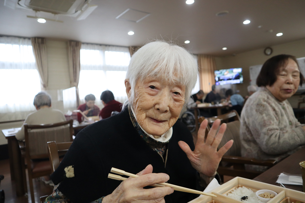 静岡市葵区有料老人ホーム_花水木ランチ_桜庭