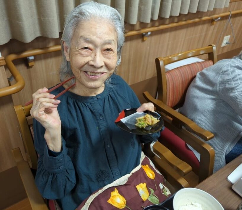 藤枝市老人ホーム_福豆と桜エビのかき揚げ