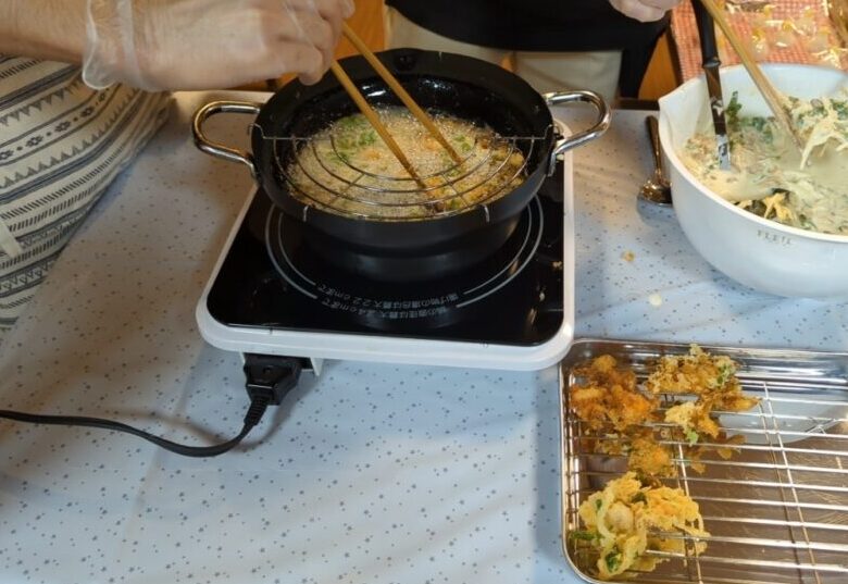 藤枝市老人ホーム_福豆と桜エビのかき揚げ