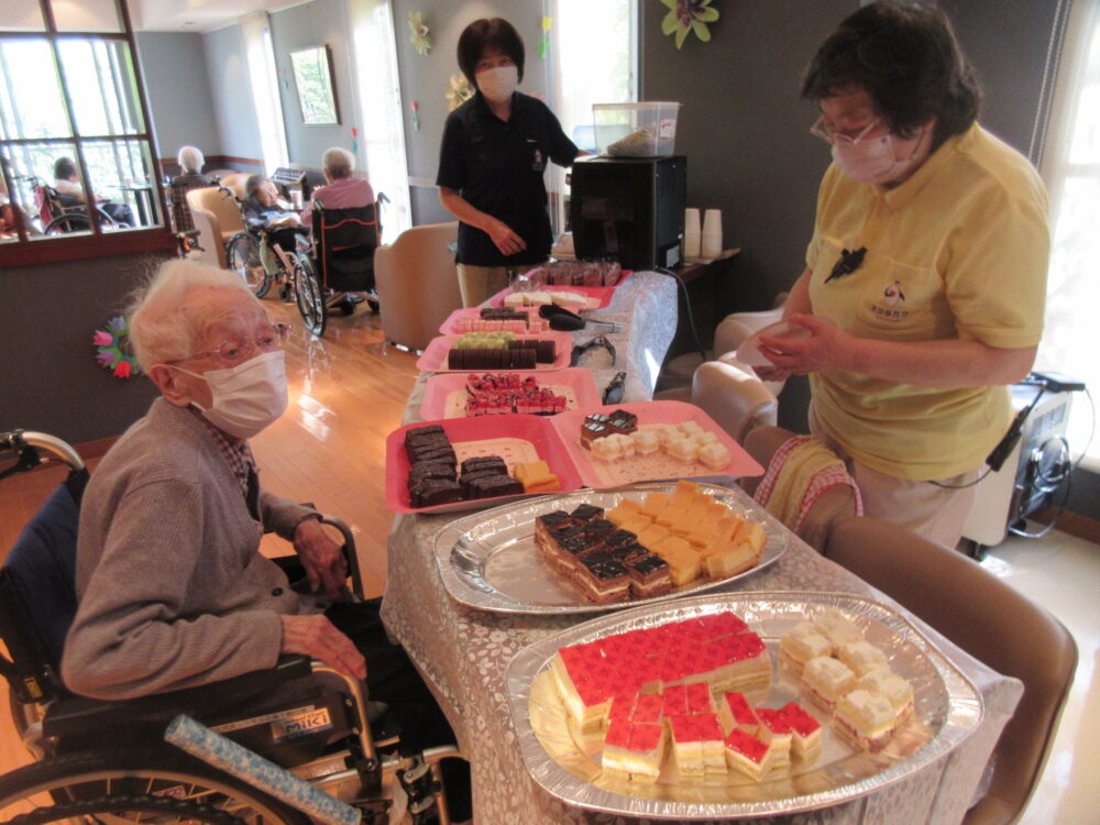 静岡市葵区有料老人ホーム_ケーキバイキング