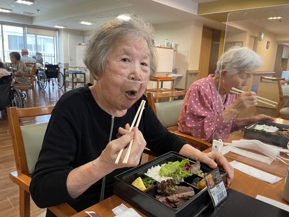 静岡市葵区有料老人ホーム_今月の花水木ランチステーキランチ