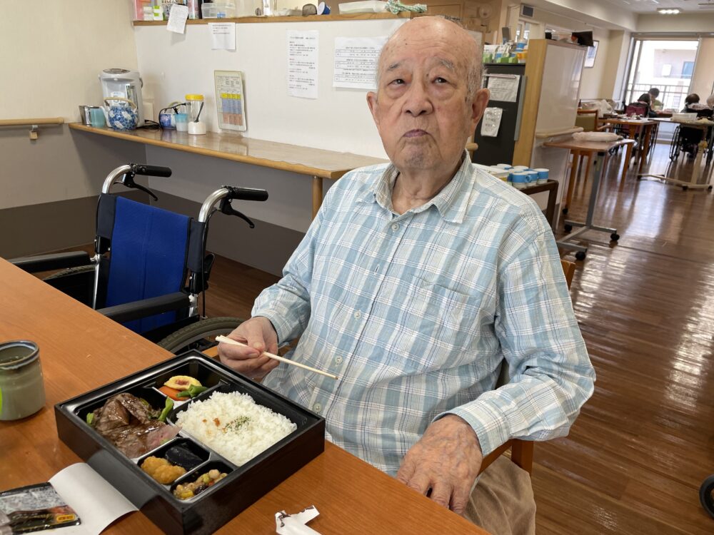 静岡市葵区有料老人ホーム_今月の花水木ランチステーキランチ