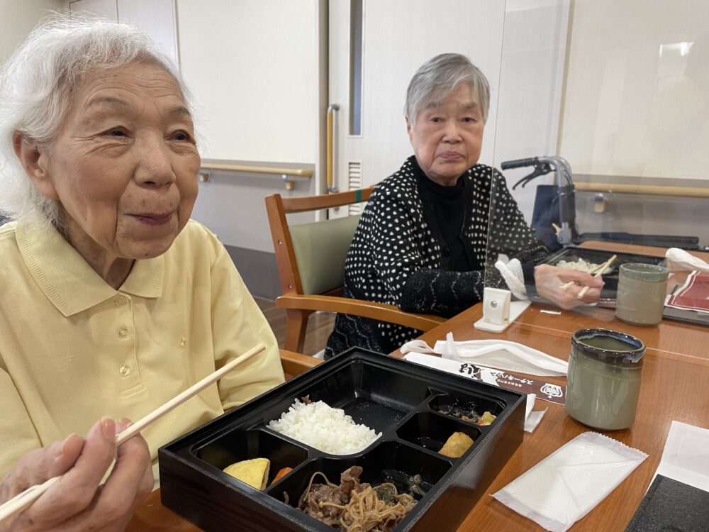 静岡市葵区有料老人ホーム_今月の花水木ランチステーキランチ