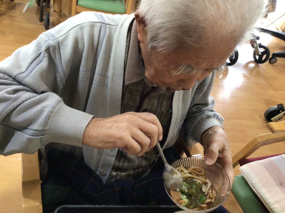 藤枝市老人ホーム_蕎麦打ちネバネバオクラと梅干蕎麦