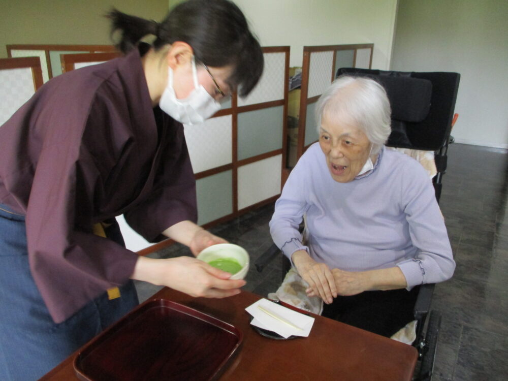 静岡市駿河区有料老人ホーム_雨を楽しむ茶会