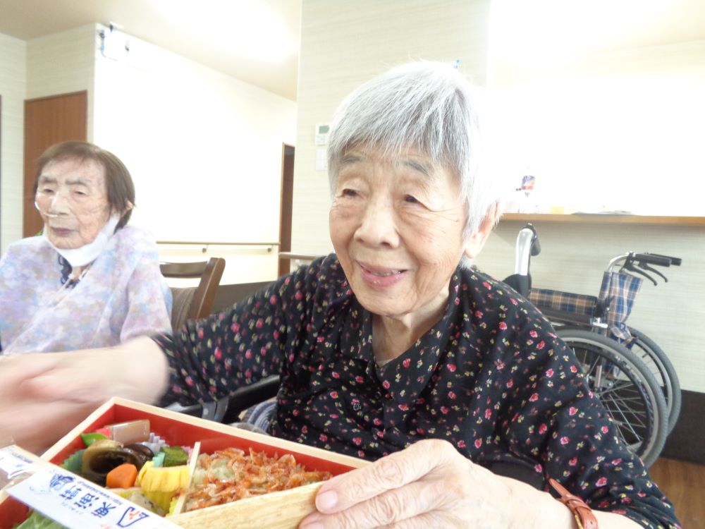 静岡市葵区有料老人ホーム_花水木ランチ昔懐かしい駅弁