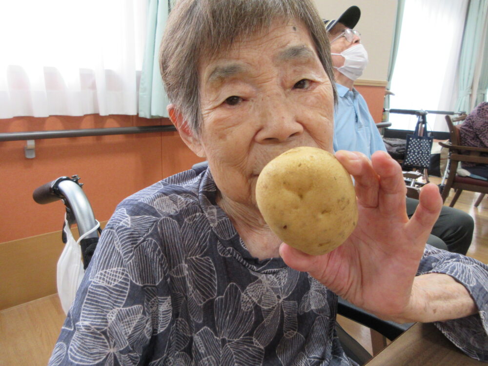 浜松市老人ホーム_三方原馬鈴薯コロッケ作り