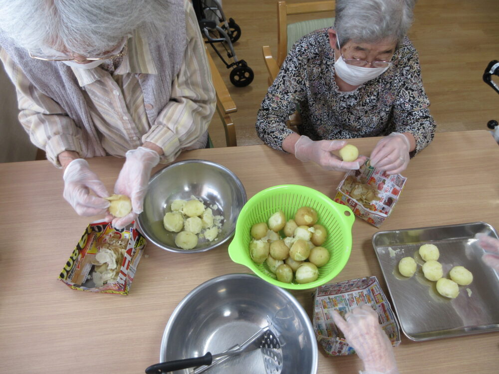 浜松市老人ホーム_三方原馬鈴薯コロッケ作り