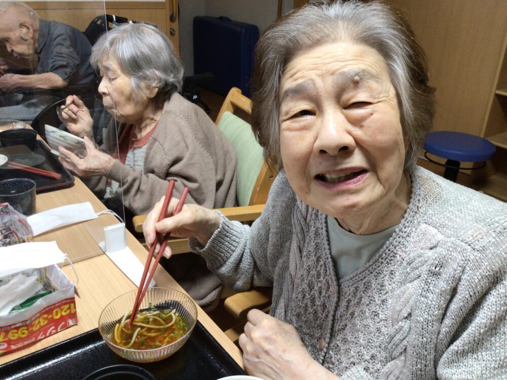 藤枝市老人ホーム_蕎麦打ちおろしポン酢掛け蕎麦