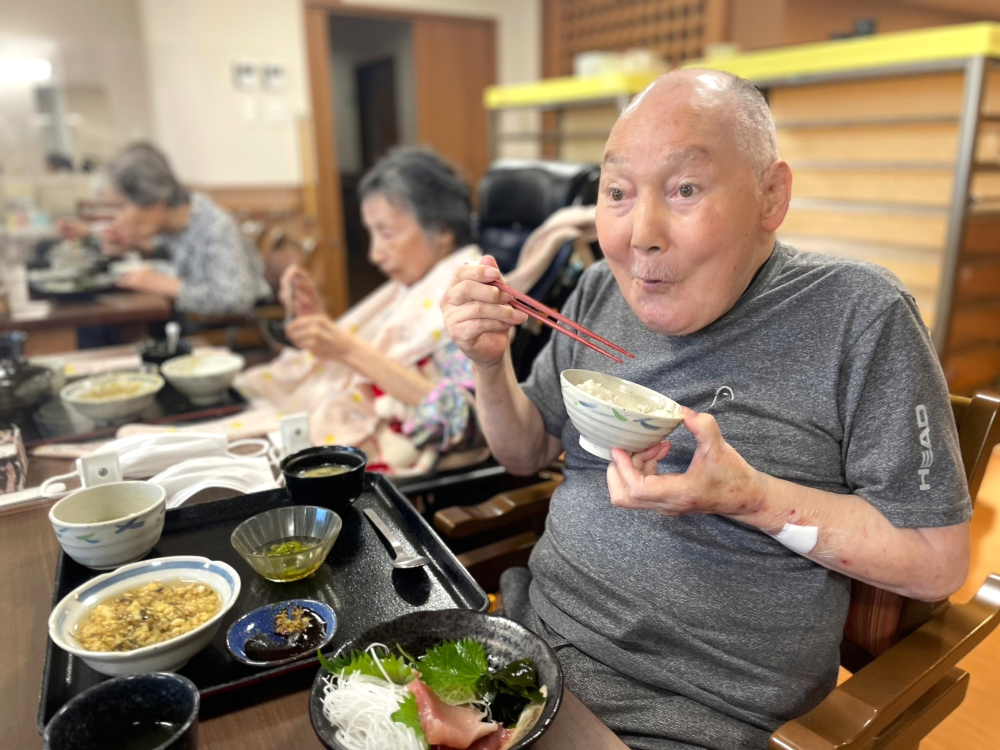 藤枝市老人ホーム_8月YU－KA食堂旬のお刺身盛り合わせ