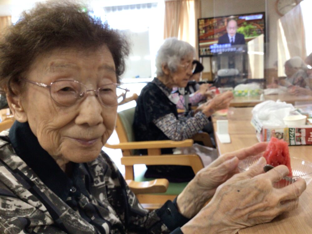 藤枝市老人ホーム_スイカ割りイベント