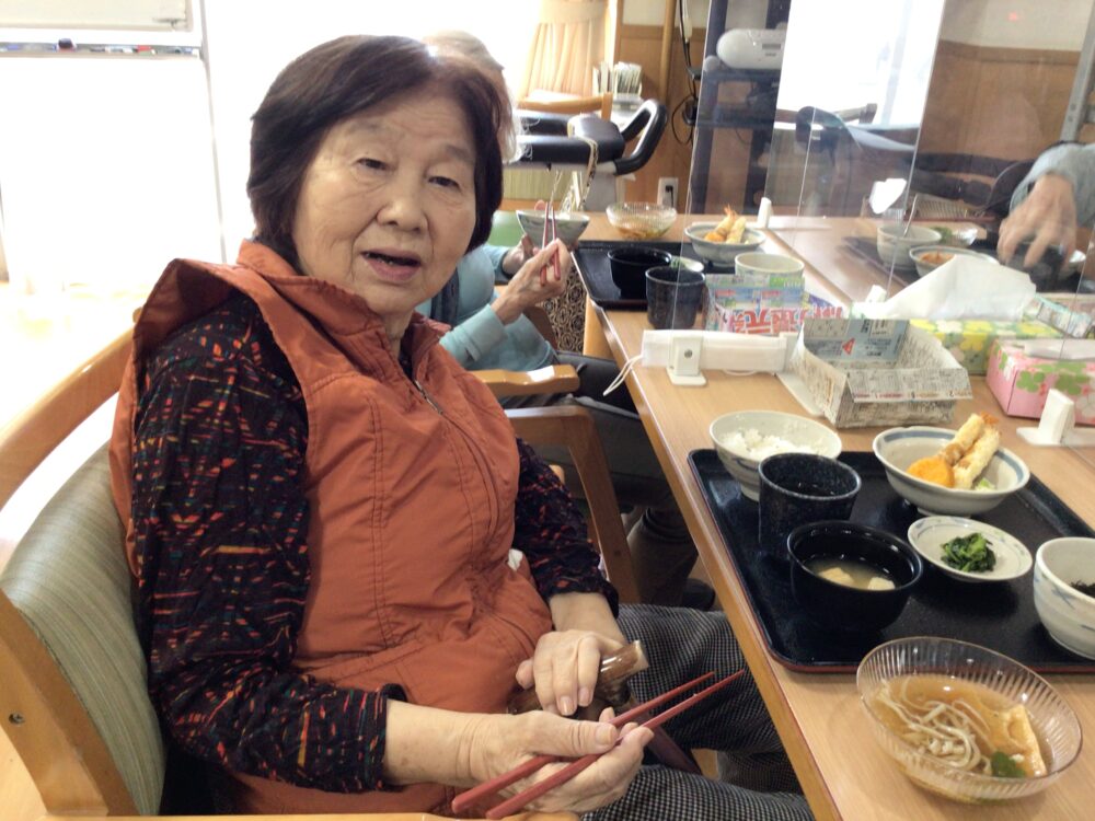 藤枝市老人ホーム_蕎麦打ち冷やしきつね蕎麦