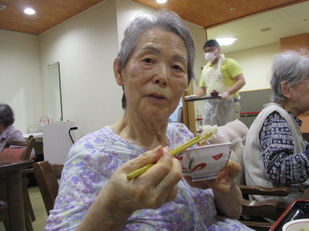 静岡市駿河区有料老人ホーム_松茸ご飯とお吸い物