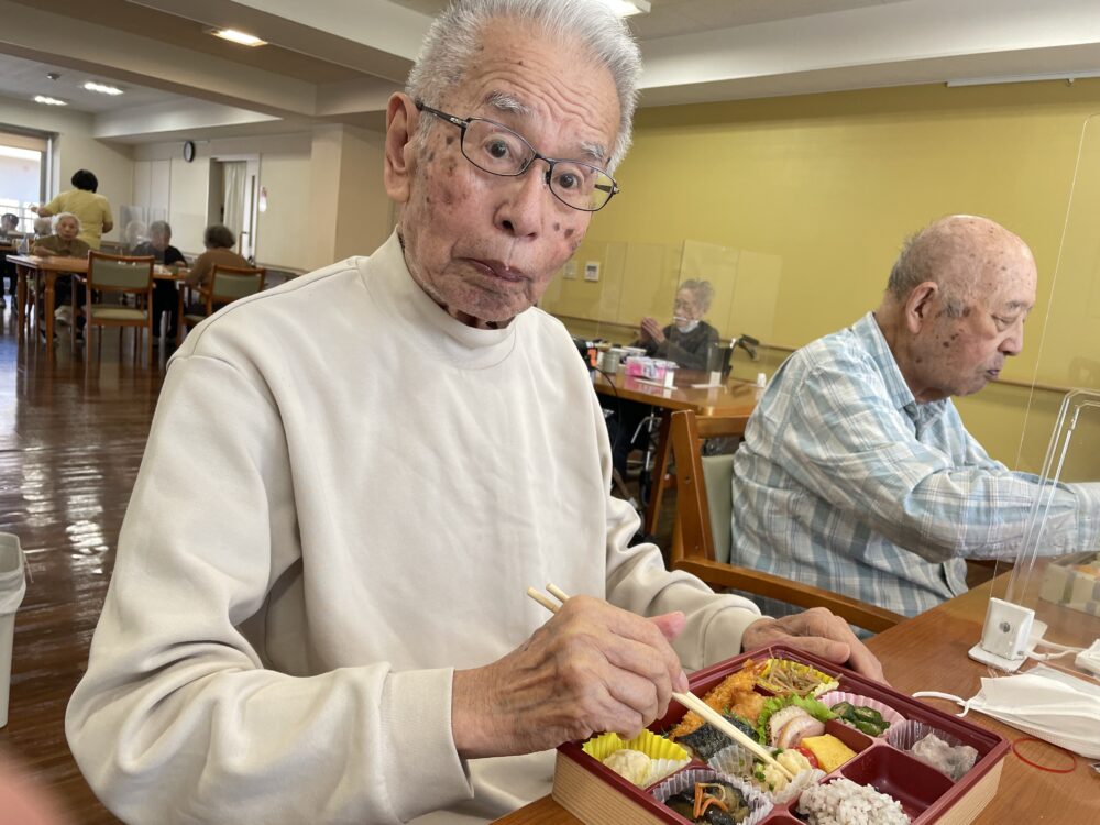 静岡市葵区有料老人ホーム_花水木ランチ「楽多厨房」