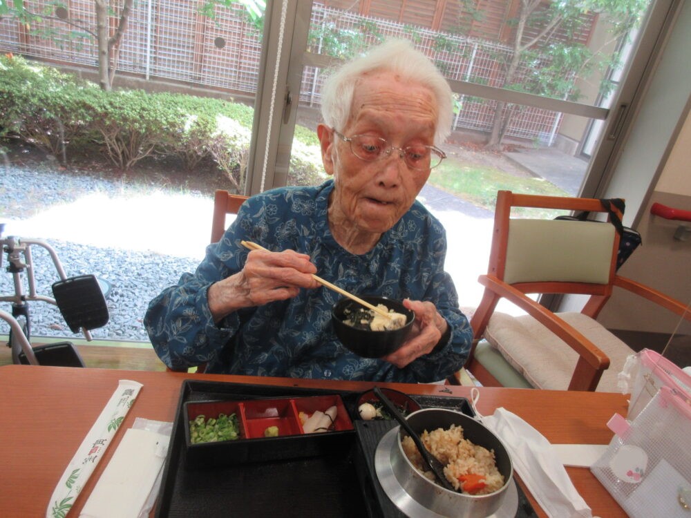 静岡市葵区有料老人ホーム_花水木ランチ釜寅のお弁当