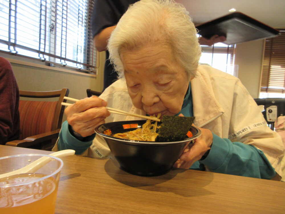 浜松市老人ホーム_麺友会スペシャルラーメン