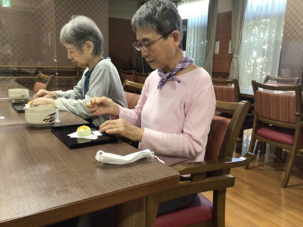 駿東郡長泉町老人ホーム_10月のお茶会