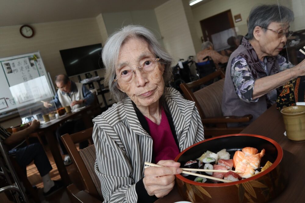 静岡市葵区有料老人ホーム_花水木ランチでお寿司をいただきました