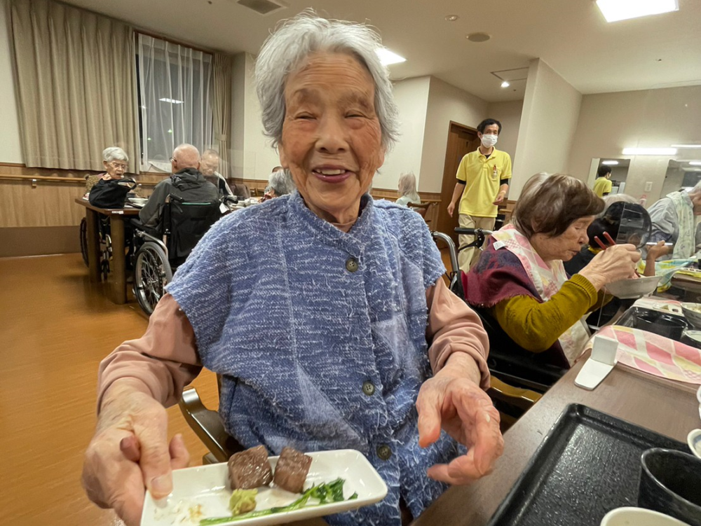 藤枝市老人ホーム_絶品ゴロっとサイコロステーキ