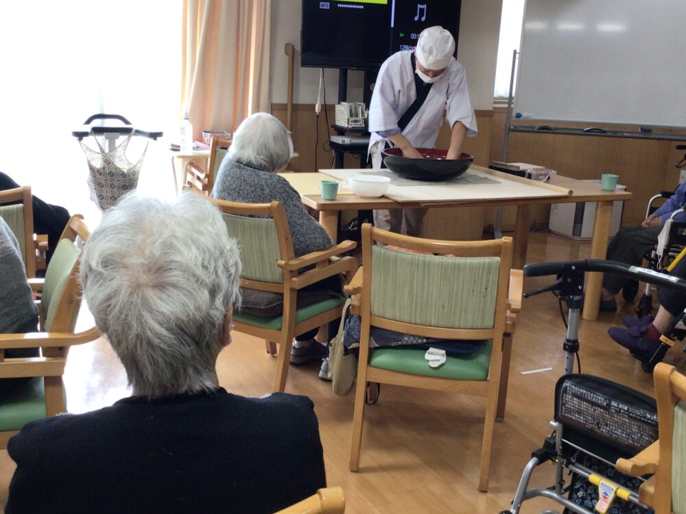 藤枝市老人ホーム_蕎麦打ちかき揚げ蕎麦