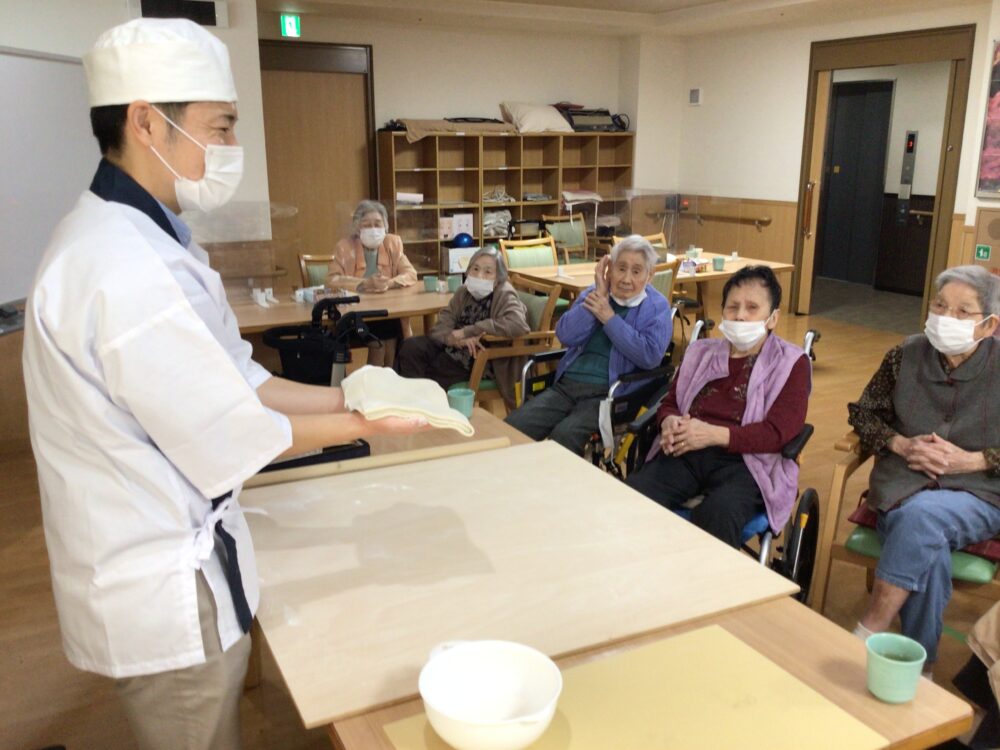 藤枝市老人ホーム_蕎麦打ちかき揚げ蕎麦