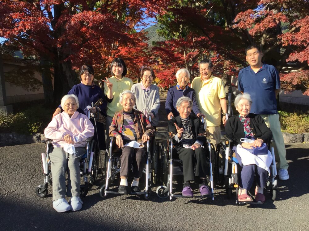 静岡市葵区老人ホーム_紅葉狩りドライブ