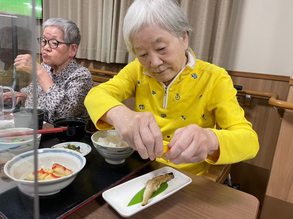 藤枝市老人ホーム_11月YU－KA食堂本ししゃもの食べ比べ