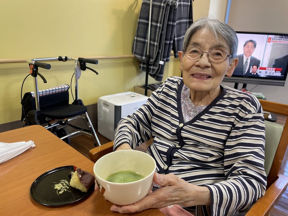 静岡市葵区有料老人ホーム_お抹茶と焼き芋