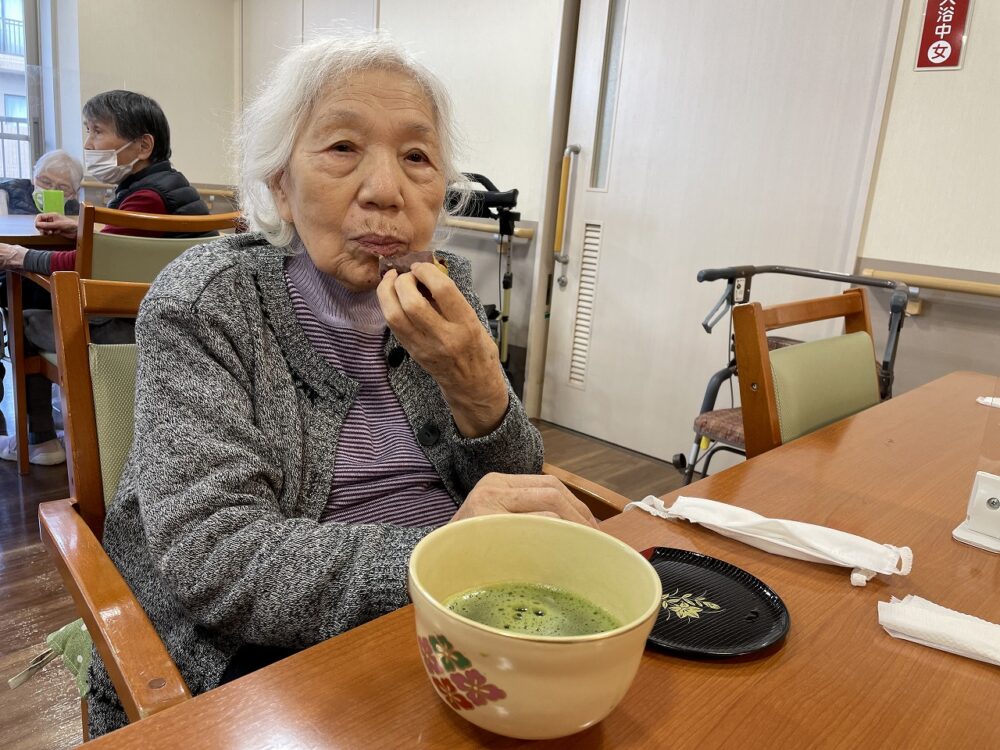 静岡市葵区有料老人ホーム_お抹茶と焼き芋