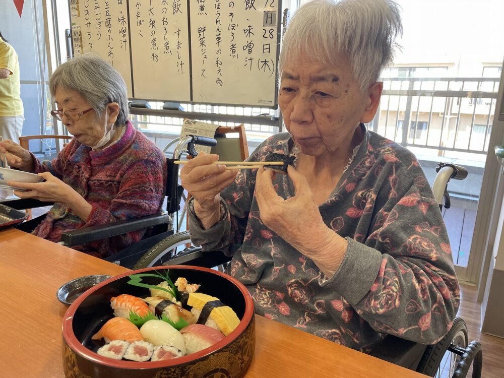 静岡市葵区有料老人ホーム_花水木ランチ銀のさら