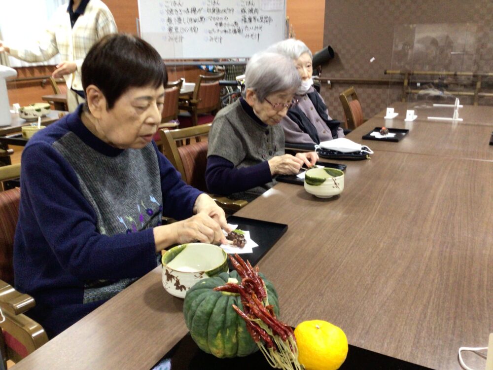 駿東郡長泉町老人ホーム_12月のお茶会