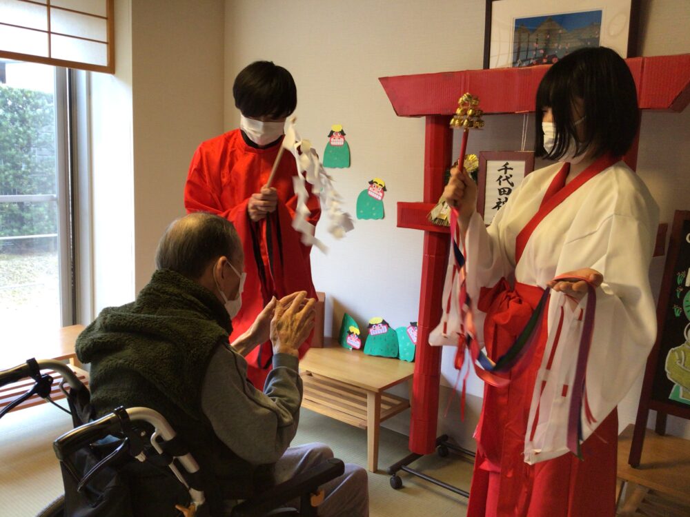 静岡市葵区老人ホーム_初詣千代田神社2024