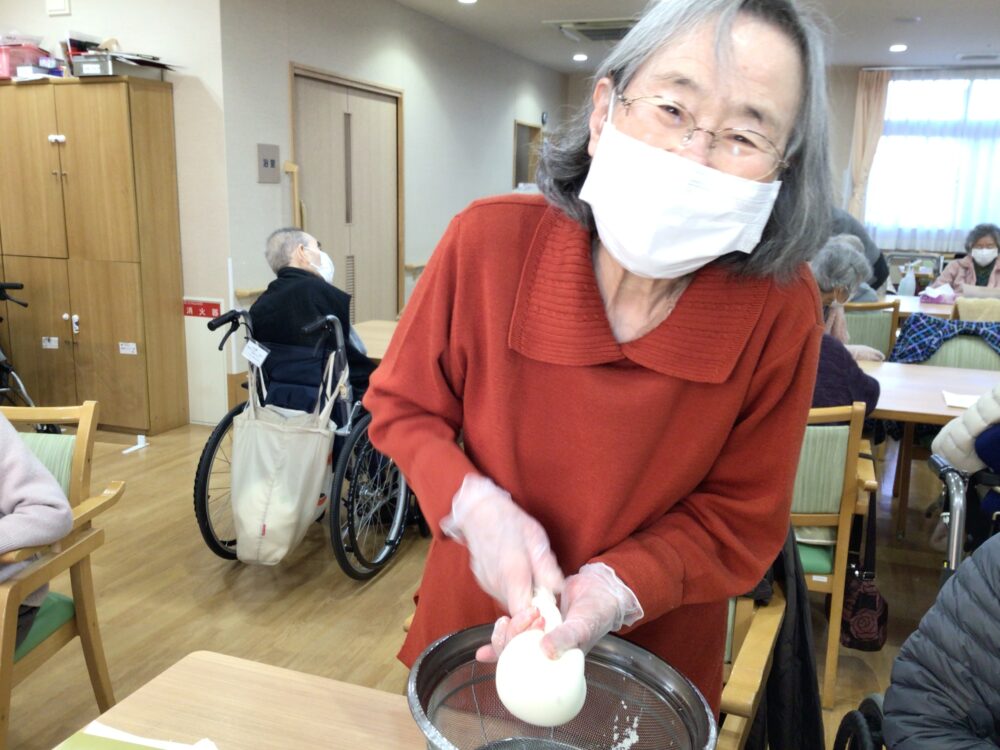 浜松市老人ホーム_さつま芋の甘煮とカッテージチーズ作り