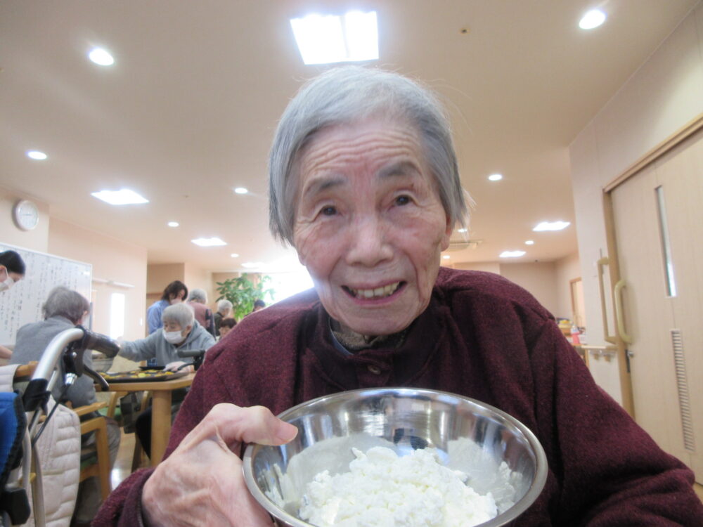 浜松市老人ホーム_さつま芋の甘煮とカッテージチーズ作り