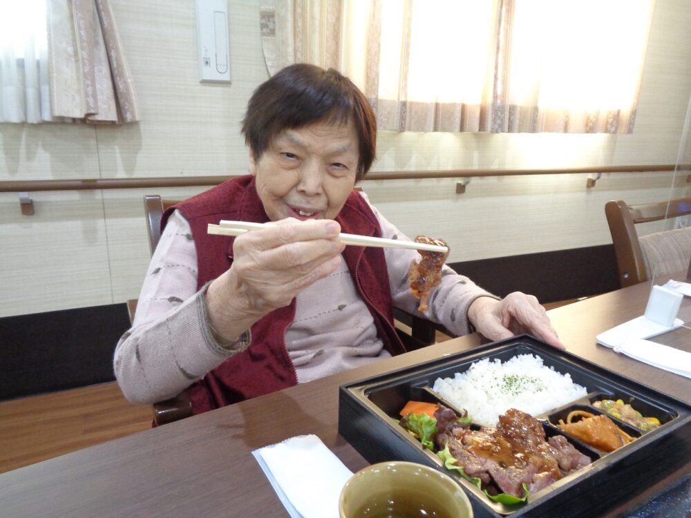 静岡市葵区有料老人ホーム_花水木ランチステーキハウス成しま