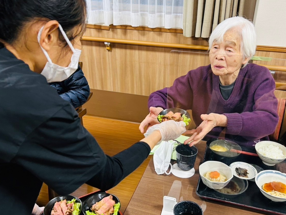 藤枝市老人ホーム_２月のイベント食やわらかローストビーフ