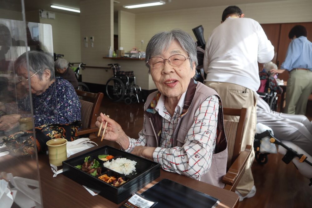 静岡市葵区有料老人ホーム_花水木ランチステーキハウス成しま