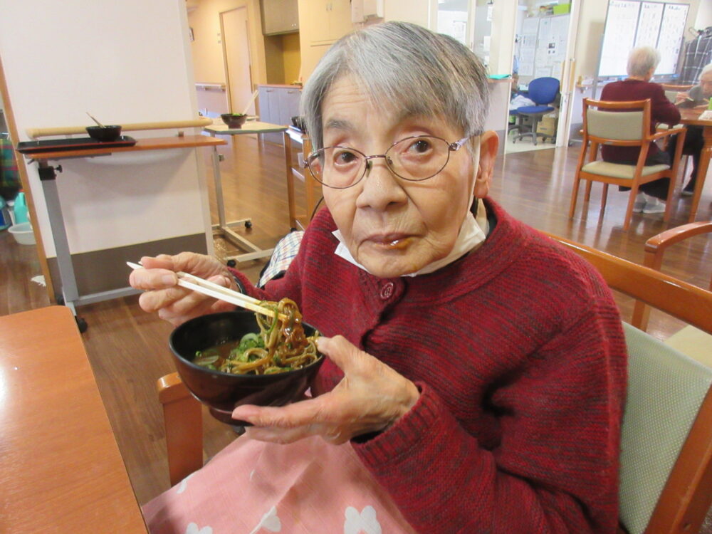 静岡市葵区有料老人ホーム_変わりそばカレーそば