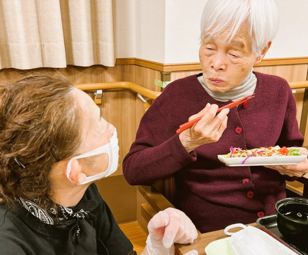 藤枝市老人ホーム_今月のおもてなし10種の彩りサラダ