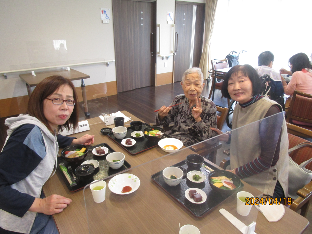 静岡市清水区老人ホーム_ご家族をお招きしてのぺんぎん食堂開催