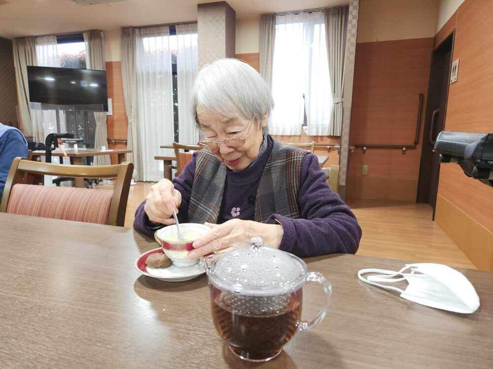 駿東郡長泉町老人ホーム_4月の紅茶会