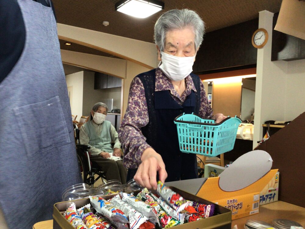 静岡市葵区老人ホーム_千代田商店と昭和クイズ大会