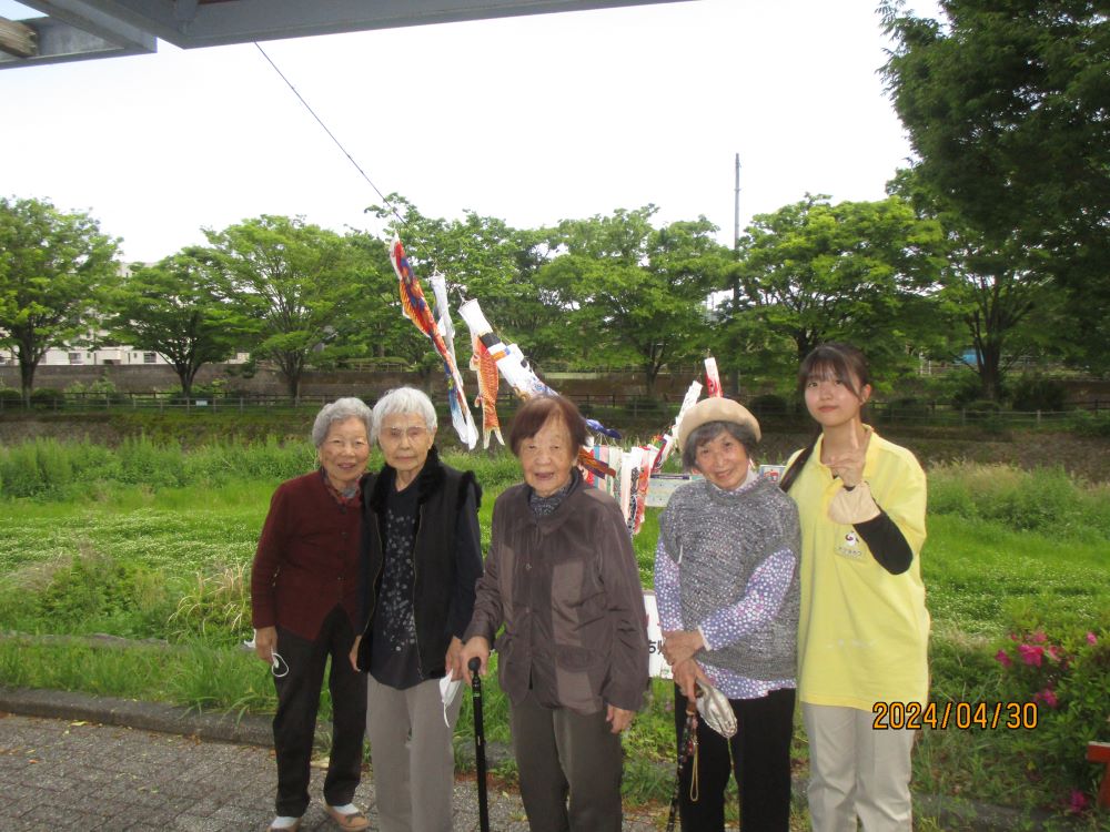 静岡市清水区老人ホーム_高部水辺公園鯉のぼり